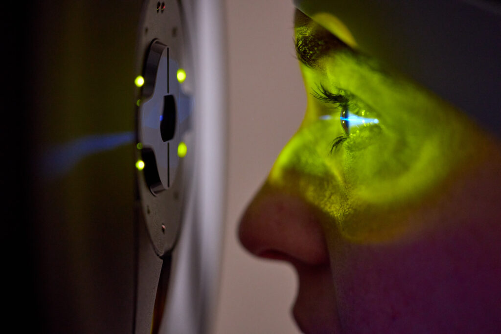 David Thomas uses the Wavelight® Plus Ray-Tracing Technology to create an individualized eye model of a patient at the WashU Medicine LASIK Surgery Center on January 20, 2026. Matt Miller/WashU Medicine